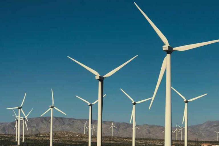 Pemerintah Indonesia Bersama PBB Bahas Rencana Pemanfaatan Energi Angin untuk Capai Target 94 GW Ilustrasi pembangkit listrik tenaga angin (foto: Alfo Medeiros, pexels)