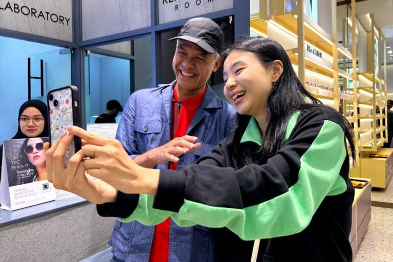 Saat Cewek Korea Kejar Ganjar dan Titip Salam ke Zinedine Alam
