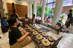 Komunitas Bodro Sewu berdiri sebagai wadah untuk mempertahankan seni budaya Jawa, baik gamelan, menari, hingga perawatan batik kuno