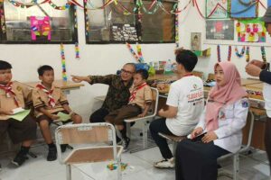 PHE ONWJ dan Yayasan Indonesia Melihat Nusantara Bagikan 1500 Kacamata Gratis untuk Pelajar