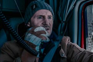 Liam Neeson dalam The Ice Road (2021)