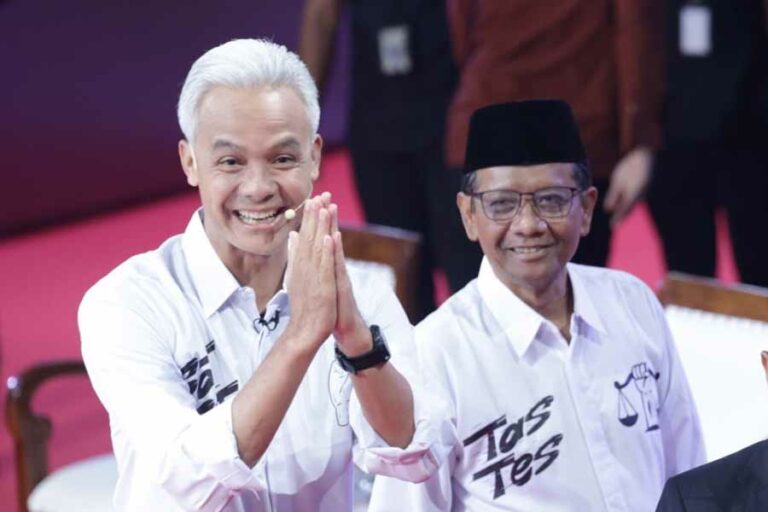 Debat Capres Pertama, Ganjar Pranowo Tegaskan Komitmen Jaga Demokrasi dan Sikat Korupsi Ganjar Pranowo dan Mahfud MD