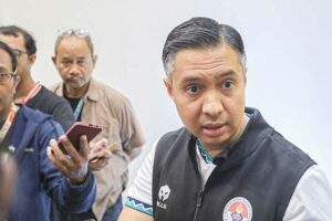 Hamdan Hamedan, Tenaga Ahli Kemenpora Bidang Diaspora dan Kepemudaan, saat mengunjungi Information Center Piala Dunia U-17 Surakarta, Sabtu (2/12/2023).