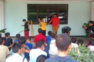 Kegiatan bersama di Liponsos Kalijudan Surabaya (foto: Tiara Aydin Sava)