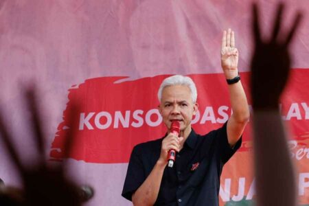 Ganjar Pranowo di depan ribuan petani dan nelayan di Kabupaten Bekasi, Jawa Barat