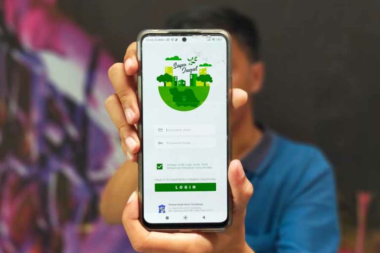 Aplikasi Sapu Jagat digunakan untuk melakukan pelacakan atau tracking titik lokasi petugas Satpol PP di lapangan