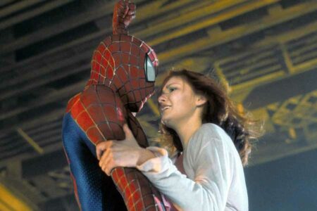 Tobey Maguire dan Kirsten Dunst dalam Spider-Man (2002)