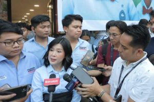 Grace Natalie, Wakil Ketua Tim Kampanye Nasional (TKN) Prabowo-Gibran, saat memberikan keterangan di depan wartawan