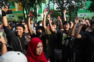 Ganjar Hadir di CFD Solo, Para Relawan Menyertai Sambil Bagikan Voucher Internet Gratis