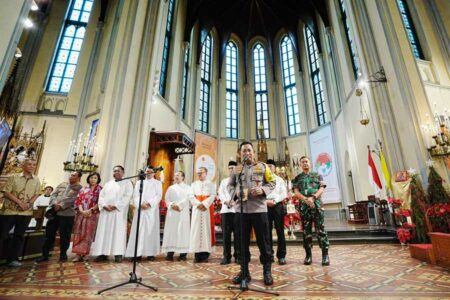 Kunjungi Gereja Katedral, Kapolri Sampaikan Keberagaman Indonesia sebagai Kekuatan Menuju Kemajuan Kapolri Jenderal Listyo Sigit Prabowo