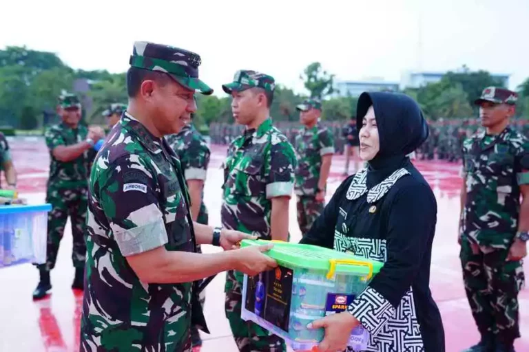 Panglima TNI Berikan Paket Sembako dan Siapkan Umrah Bertahap untuk Anggota