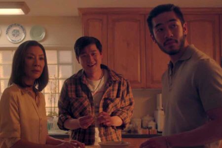 Michelle Yeoh, Sam Song Li, dan Justin Chien dalam The Brothers Sun (2024) (foto: Dok Netflix)