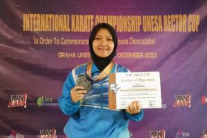 Antik Widi, peraih juara dua International Karate Championship Universitas Negeri Surabaya