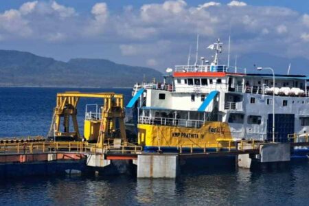 Layanan PT ASDP Indonesia Ferry (Persero) untuk mendorong peningkatan perekonomian daerah dan nasional.