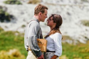 Michael Fassbender dan Alicia Vikander dalam sebuah adegan di film The Light Between Oceans (2016) (foto: Dok DreamWorks II Distribution Co., LLC.)