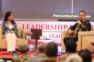 Rhenald Kasali saat berbicara di Leadership Update Forum (LUF) di BPSDM Jatim, Surabaya