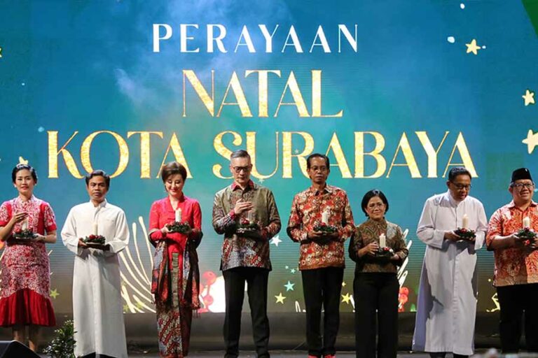 Perayaan Natal di Halaman Balai Kota Surabaya pada Kamis (11/1/2024) malam.