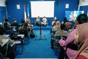 Stikosa AWS Gelar Seminar Kontribusi Media Penyiaran dalam Edukasi Pemilu 2024