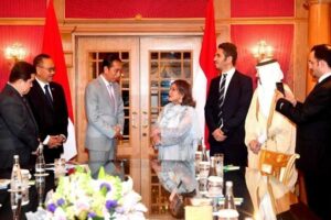 Kunjungi Brunei Darussalam, Presiden Raih Komitmen Investasi untuk Pembangunan Ibu Kota Nusantara Pertemuan Presiden Jokowi dengan para pengusaha Brunei Darussalam di Assarraa Guest House, Bandar Seri Begawan (foto: Dok BPMI Setpres)