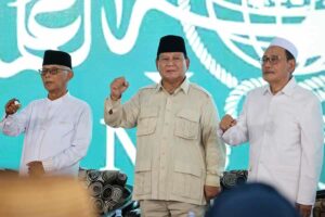 Prabowo Subianto saat menghadiri acara Doa Santri untuk Negeri di Pondok Pesantren Genggong, Kabupaten Probolinggo, Jawa Timur