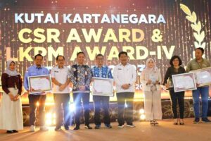 Konsisten Konservasi Pesut Mahakam, PHM Raih Penghargaan Kukar CSR Award 2023 dari Pemkab Kutai Kartanegara