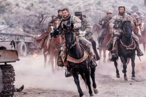 Sinopsis 12 Strong (2018), Aksi Heroik Pasukan Berkuda di Afghanistan Chris Hemsworth bersama sejumlah pemeran dalam film 12 Strong (2018) (foto" Dok HS Film)