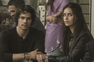 Dylan O'Brien dan Shiva Negar dalam American Assassin (2017)