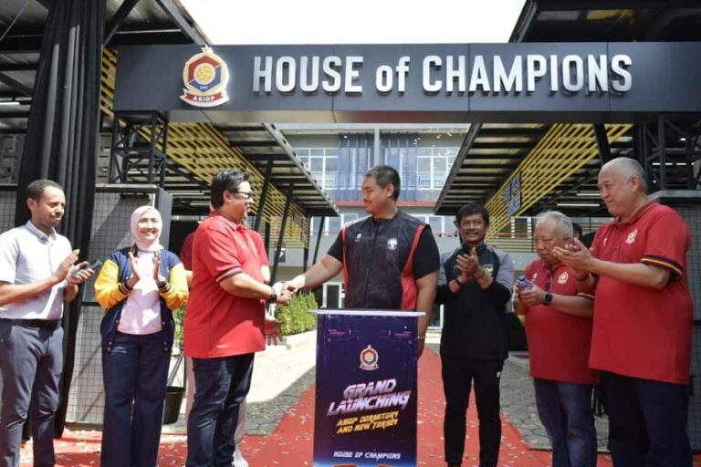 Resmikan Gedung ASIOP, Menpora Dito Harap Pengembangan Timnas Indonesia Menpora Dito Ariotedjo meresmikan Gedung ASIOP Dormitory House of Champhions (foto: Dok Kemenpora)