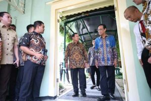 Warga Antusias Sambut Kedatangan Prabowo-Gibran di Yogyakarta