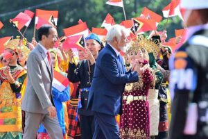 Presiden RI Joko Widodo saat menyambut kunjungan resmi Kay Rala Xanana Gusmao di Istana Kepresidenan Bogor (foto: Dok BPMI Setpres)