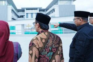 Menteri Agama RI Yaqut Cholil Qoumas saat meninjau pembangunan Kampus 3 UIN Malang (foto: Dok Kemenag)