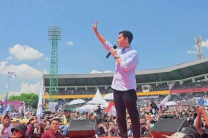 Hadiri HUT SPSI di Sidoarjo, Gibran Rakabuming Raka Siap Prioritaskan Beasiswa untuk Anak Buruh Gibran Rakabuming Raka di Stadion Gelora Delta Sidoarjo (foto: instagram @gibran_rakabuming)