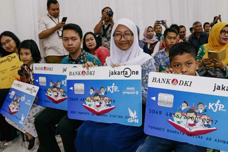 Pembatalan KJP Plus DKI 2023 Capai 492 Orang, Ada yang Disebabkan Kasus Asusila dan Narkoba Para penerima Kartu Jakarta Pintar (KJP)