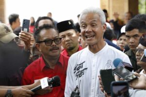 Ganjar Pranowo saat memberikan keterangan di depan media