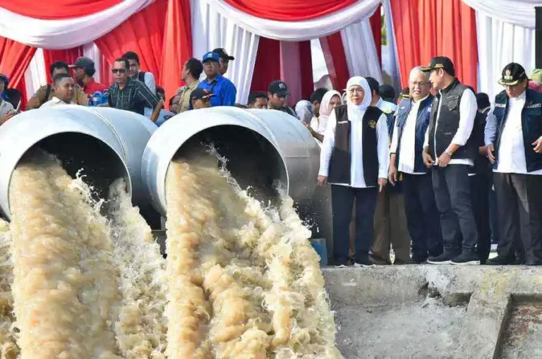 Kurangi Banjir di Lamongan, Gubernur Jatim Resmikan Peningkatan Kapasitas Pompa dan Genset di Pintu Air Kuro