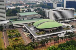 Persaingan di Dapil Neraka, Tujuh Nama Besar Berebut Kursi untuk Lolos ke Senayan Gedung DPR Senayan Jakarta (foto: Dino Januarsa, unsplash)