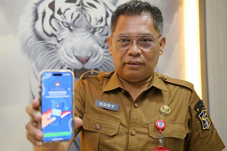 Kepala Dispendukcapil Surabaya Eddy Christijanto