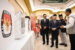 Wapres KH Ma’ruf Amin saat meninjau Sekretariat Panitia Pemilihan Luar Negeri (PPLN) Jeddah di Kompleks Konsulat Jenderal Republik Indonesia (KJRI) Jeddah