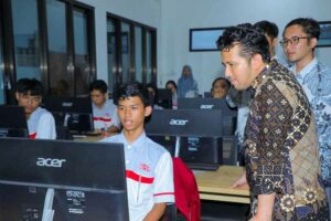 Emil Elestianto Dardak di SMK Widyagama Kota Malang