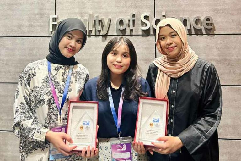 Mahasiswa FK Undip Sabet Penghargaan Terbaik di EAMSC 2024 Tim FK Universitas Diponegoro peraih Best Public Poster Award dan People’s Choice Public Poster Competition di EAMSC 2024