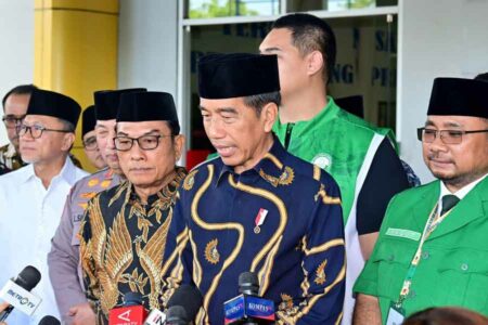 Presiden Joko Widodo saat memberikan keterangan di depan awak media (foto: Dok BPMI Setpres)