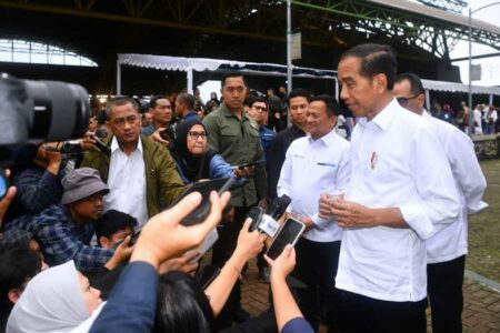 Presiden Jokowi saat memberi keterangan pers di Gedung Bale Rame, Kabupaten Bandung, Jawa Barat (foto: Dok BPMI Setpres)