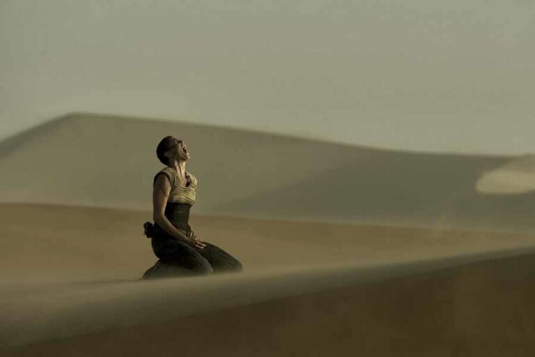 Charlize Theron tampil dingin sekaligus ekspresif dalam film Mad Max: Fury Road (2015) (foto: Dok Warner Bros. Entertainment Inc.)