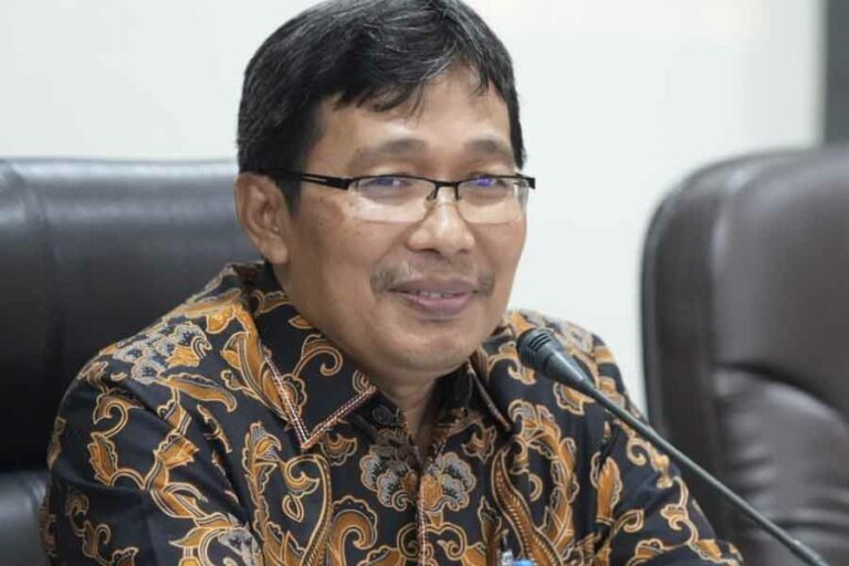 Plt Direktur PD Pontren Waryono Abdul Ghafur