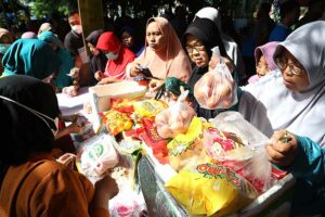 Dokumentasi giat gerakan pangan murah di Surabaya