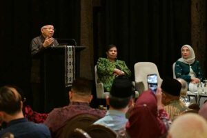 Wapres KH Ma'ruf Amin saat memberikan sambutan dalam Dialog Kebangsaan yang digelar di Great Room, Hotel Cordis, Auckland.