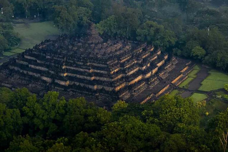 Candi Borobudur di Magelang, Jawa Tengah (foto: alea film, unsplash)