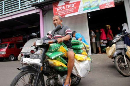 Indeks kecukupan pangan di Surabaya berada di angka 2,06, yang artinya adalah berada di atas ambang batas aman.