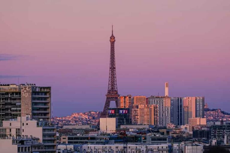 Ilustrasi kawasan wisata populer di Prancis (foto: Sarah Sheedy, unsplash)