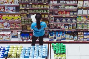 Penjualan Eceran Januari 2024 Meningkat, BI Sebut Tren Pertumbuhan Positif Ilustrasi sebuah pusat retail modern (foto: Bernard Hermant, unsplash)